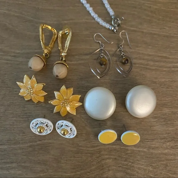 Vintage Jewelry Lot - Picture 7 of 10